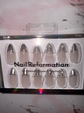 Nail Reformation Silver-Tip Press-On Nails